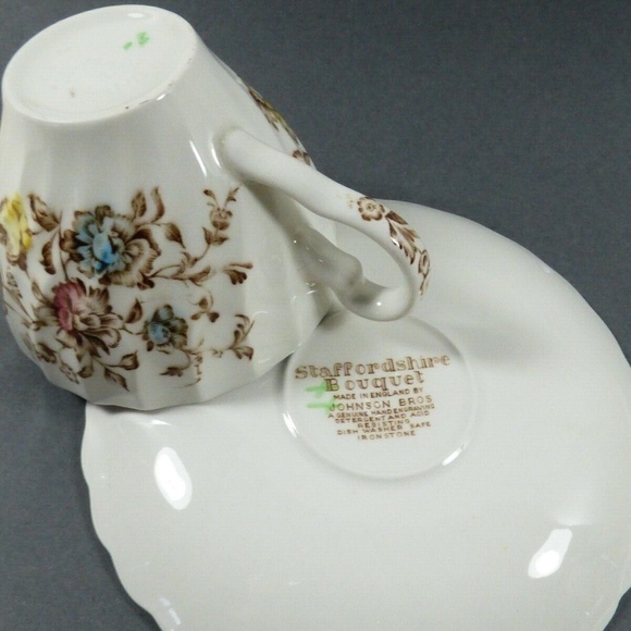 Johnson Brothers Staffordshire Bouquet floral pattern Tea Cup & Saucer Set - Picture 4 of 6